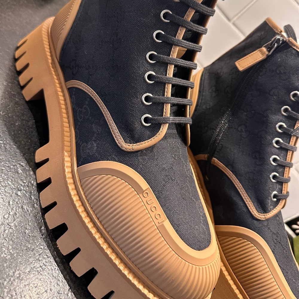 Authentic Gucci Monogram Combat men’s boots -Model: 699970